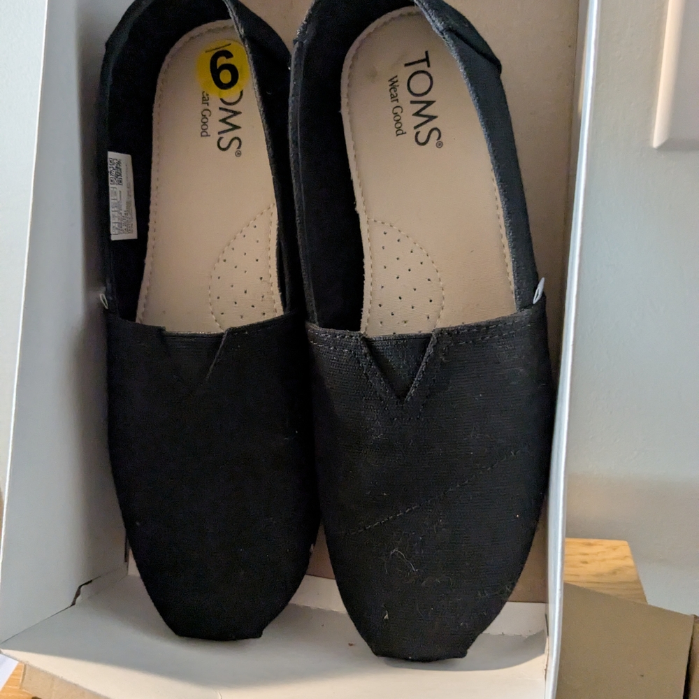 TOMS Black Canvas Casual Shoes